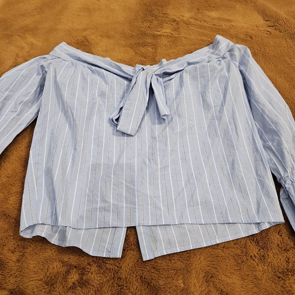 Off-shoulder blue blouse - Picture 8 of 13